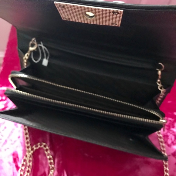 Black patent quilted clutch w gold chain handle - Picture 4 of 4